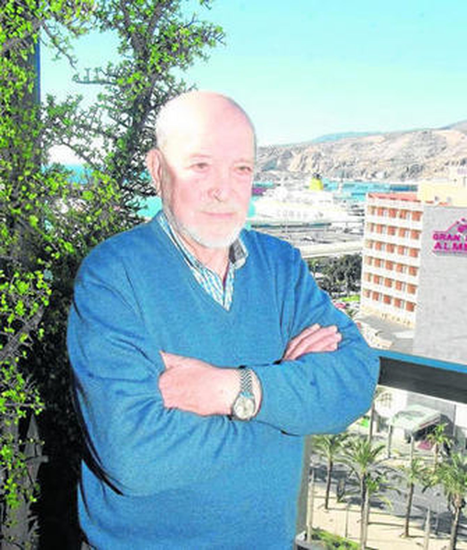 Julio Visconti disfruta de unas excelentes vistas de la ciudad desde su casa.