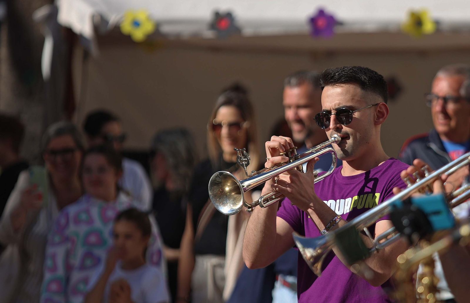 El mercadillo hippie de la Fiesta de la Primavera de La Línea, en imágenes