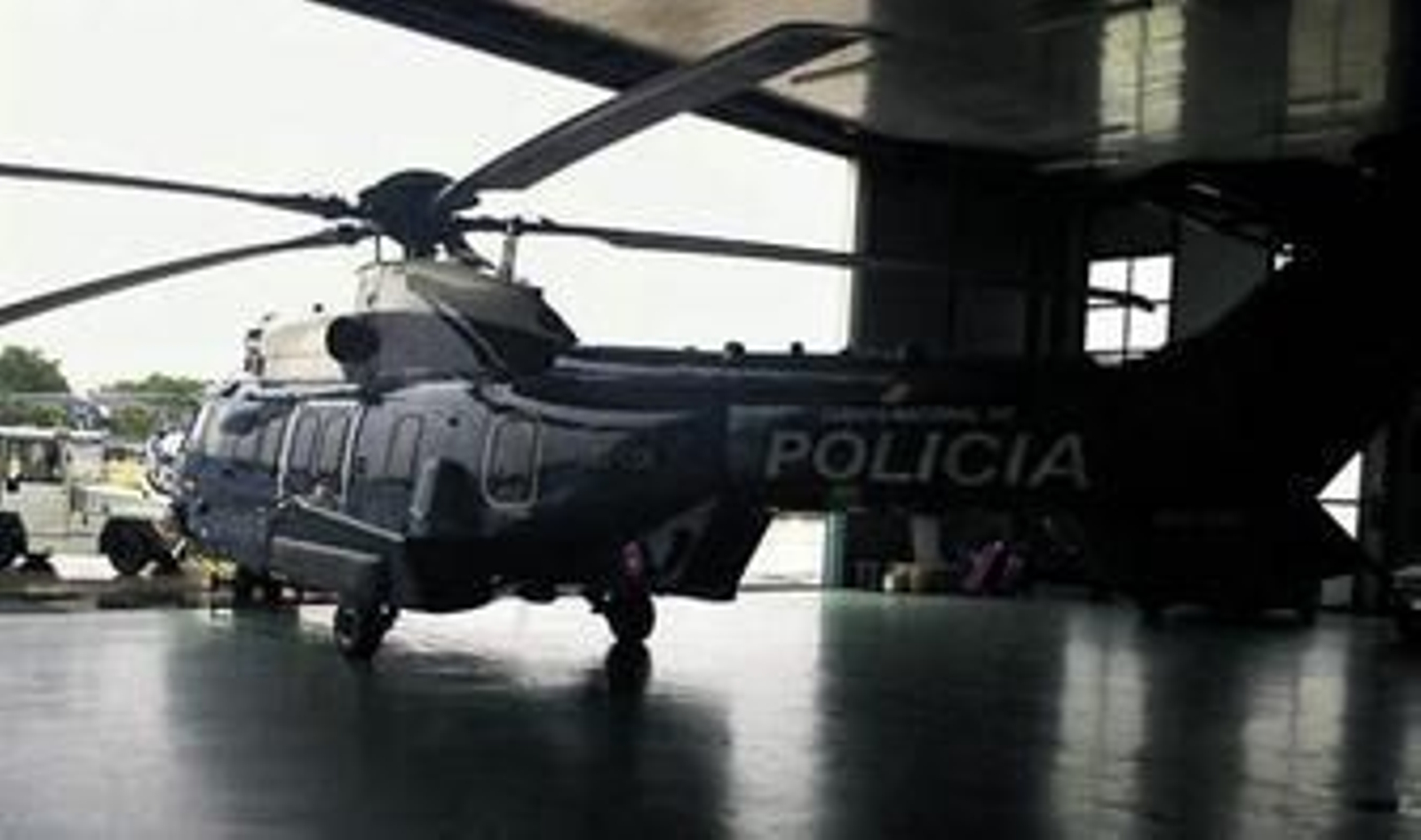 El 'superhelicóptero' de la Policía lleva meses sin uso en el aeropuerto