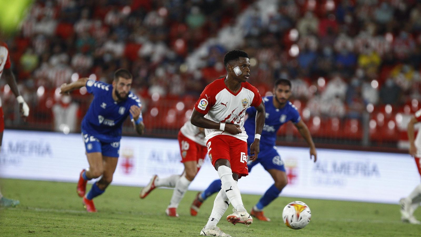 Penalti lanzado a lo 'Laudrup' por Ramazani.