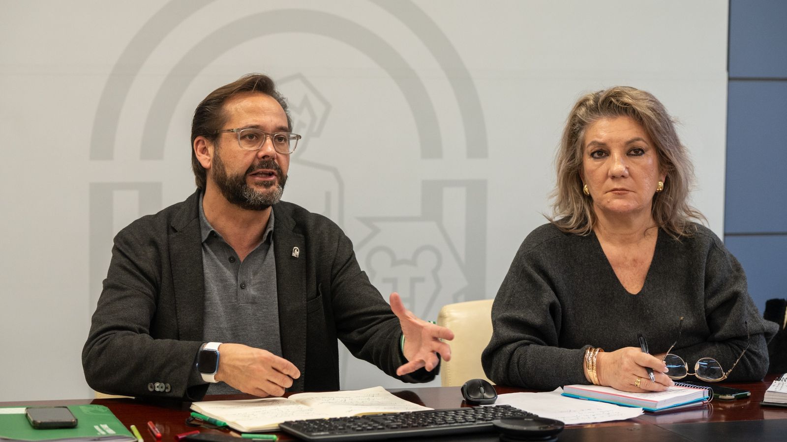 El delegado del Gobierno, Antonio Granados, y  la delegada territorial de Agricultural, Carmen Lidia Reyes.