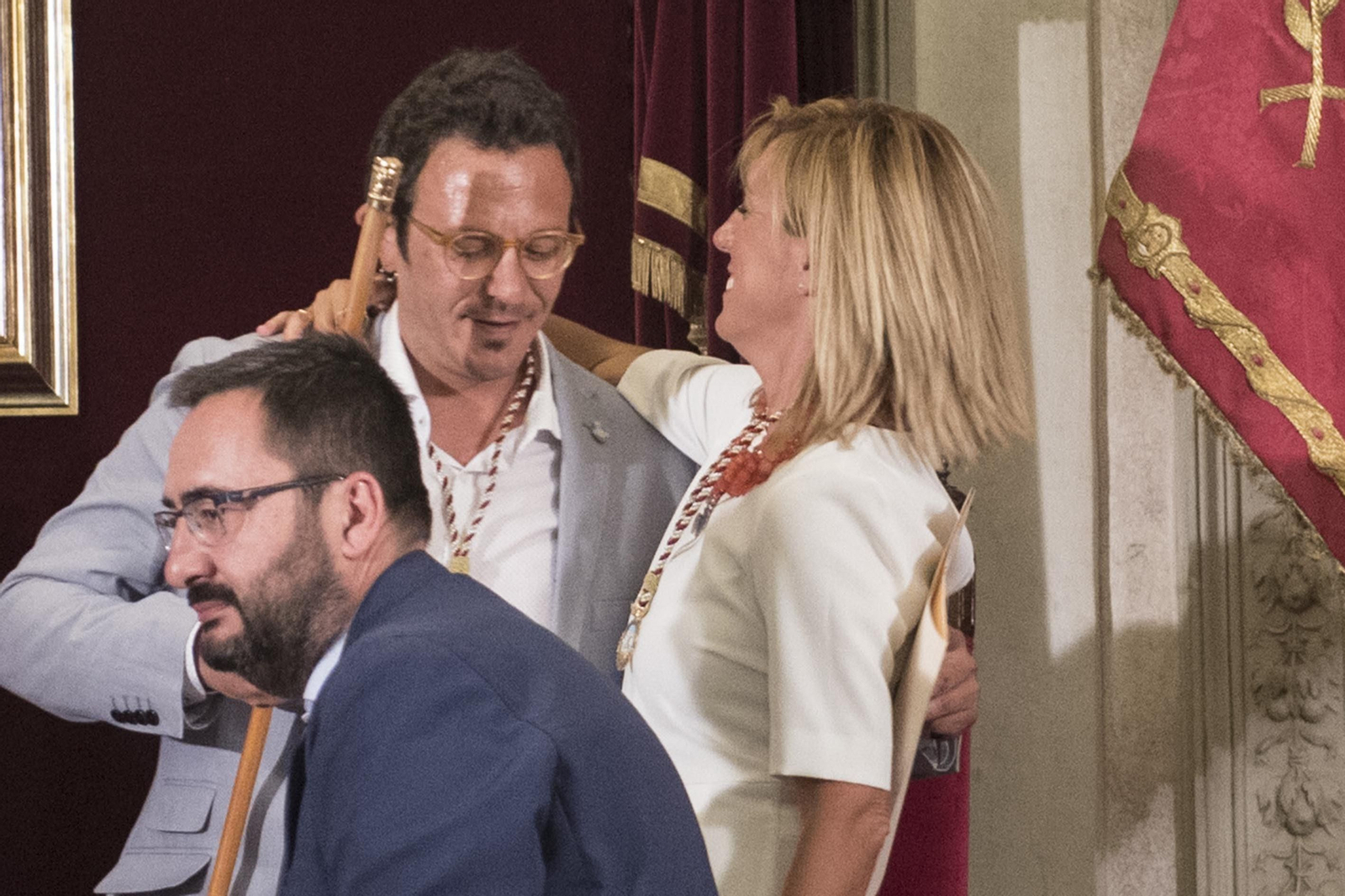 Imágenes de la investidura de José María González Kichi