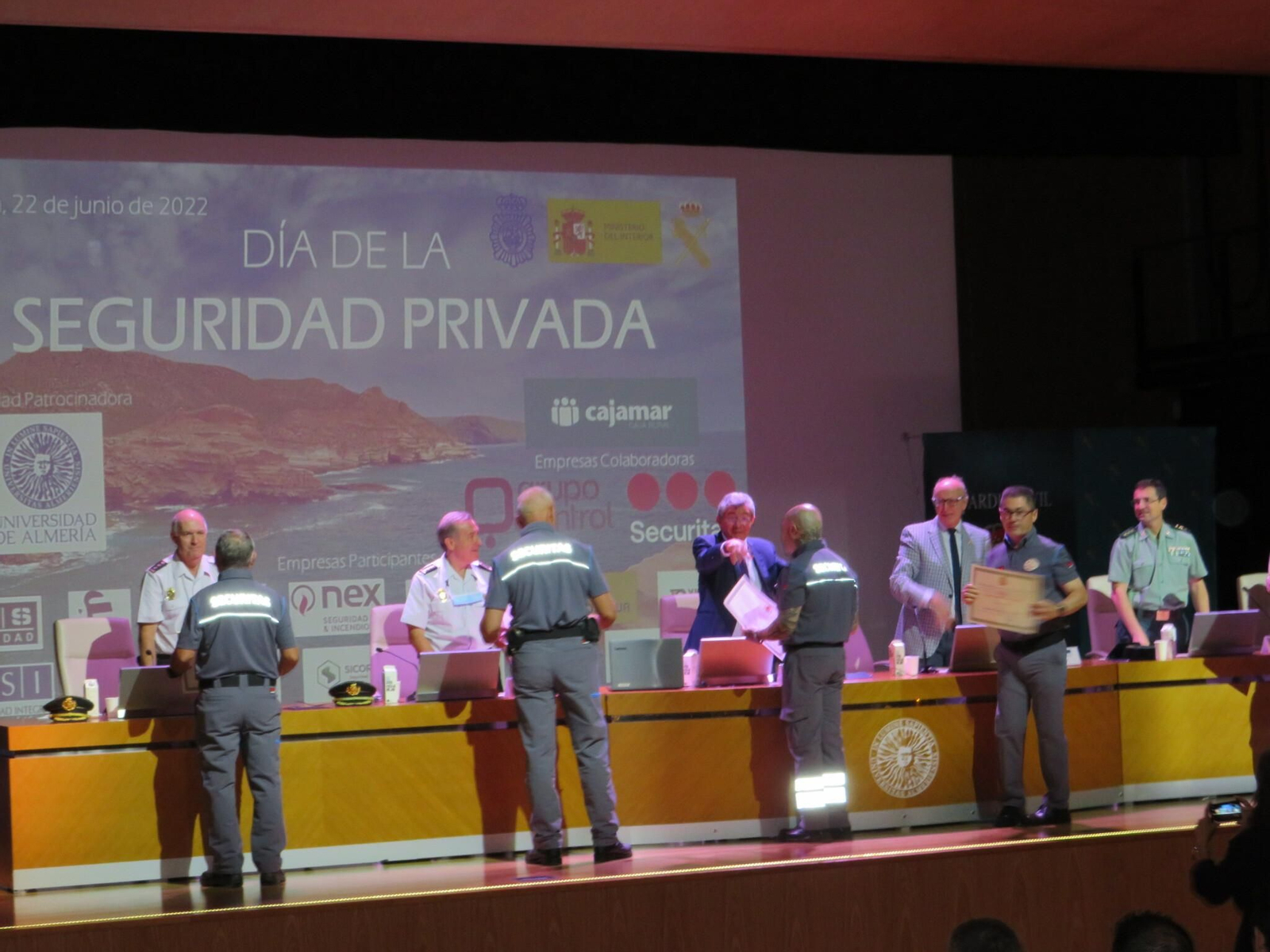 Policía y Guardia Civil premian a la seguridad privada en la UAL.