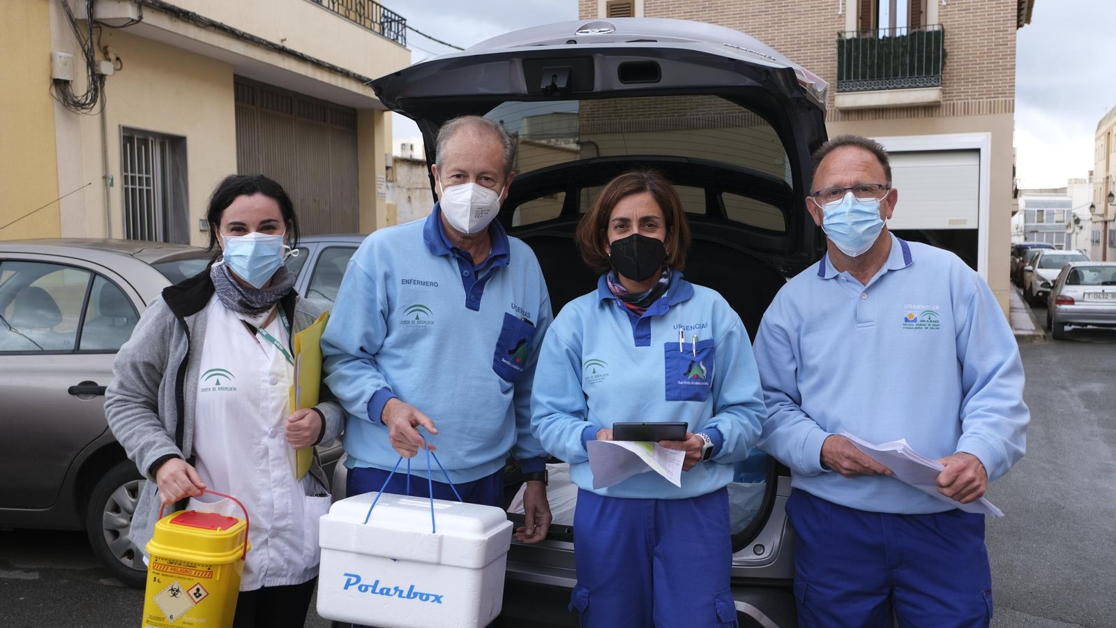 Rocío Quijano, Fernando Pérez, Liliane López y Manuel Alcaraz en la vacunación de domicilios en Huércal de Almería