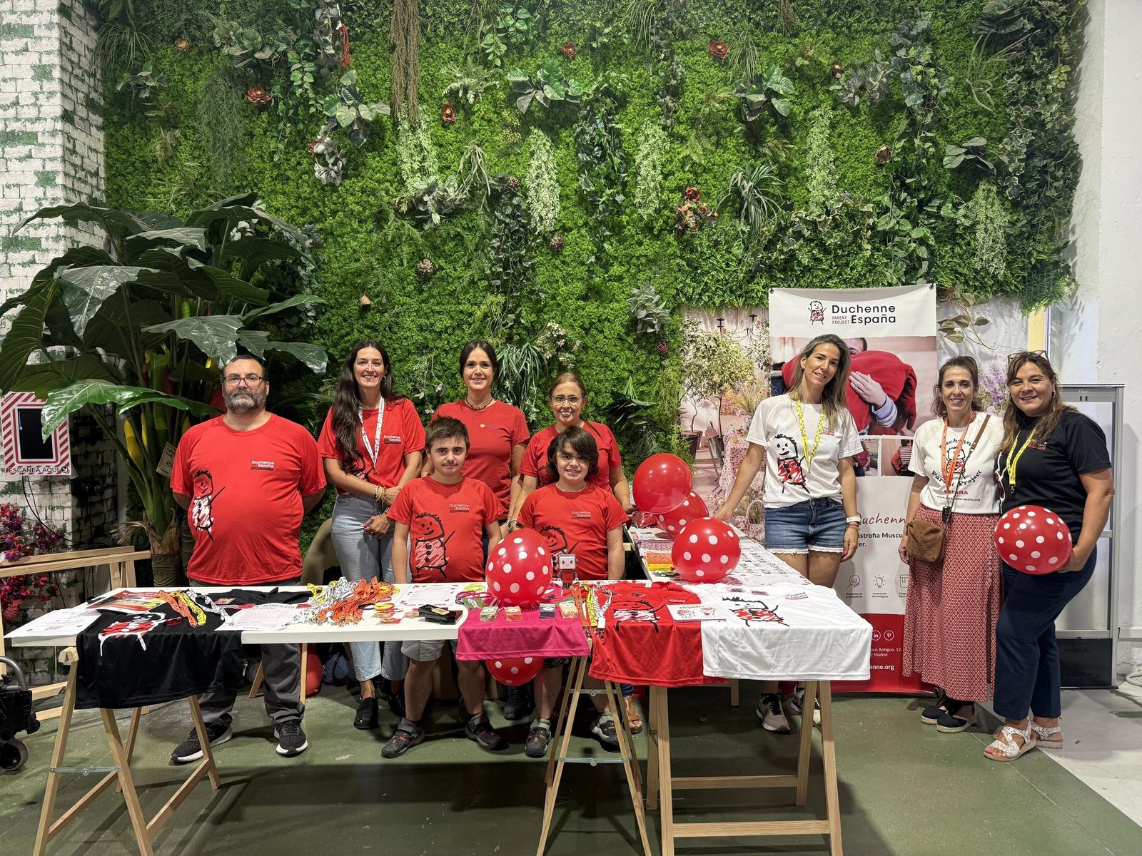 Detalle del stand informativo instalado a las puertas de Plasticosur.