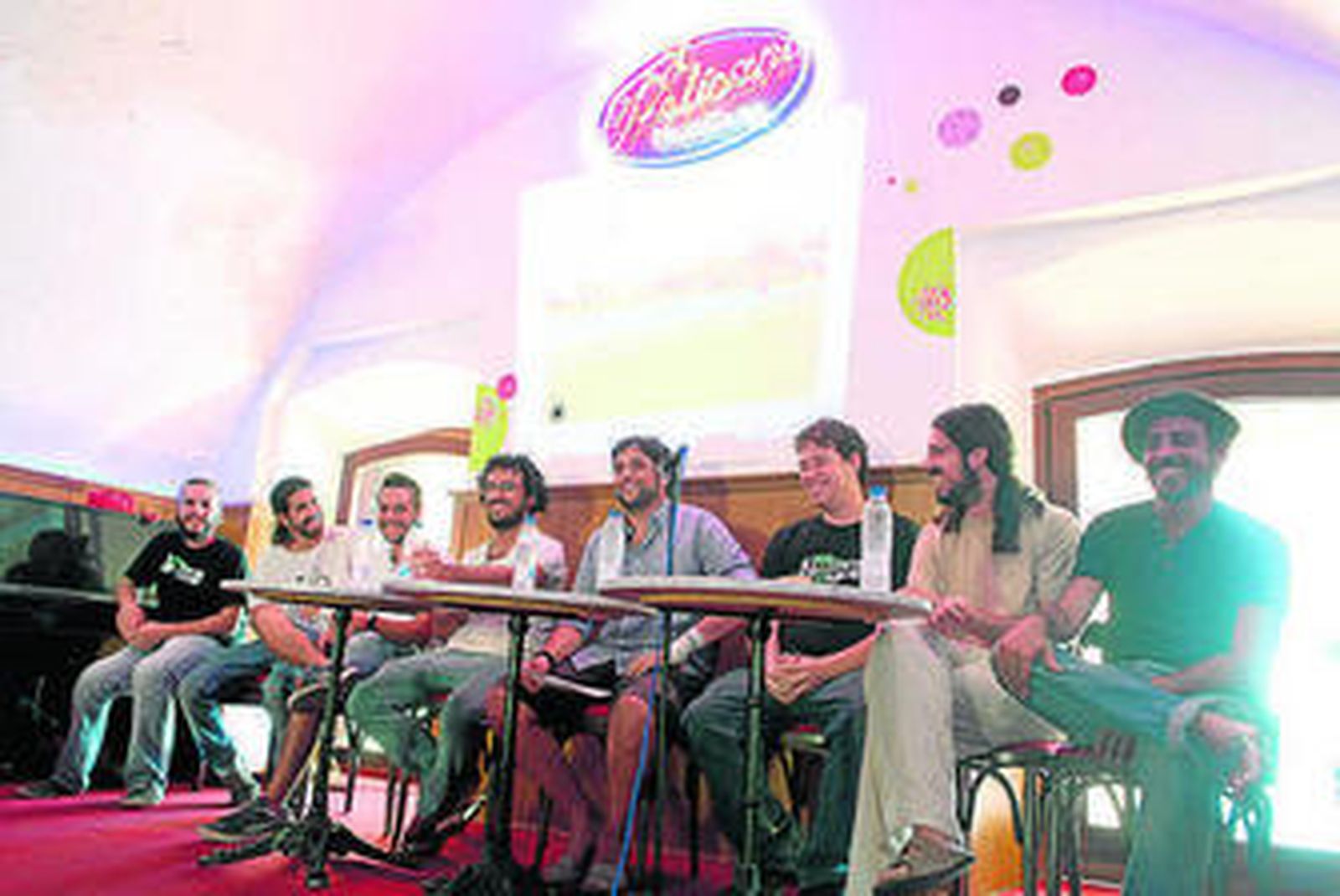 Varios de los autores participantes, en la presentación del encuentro.