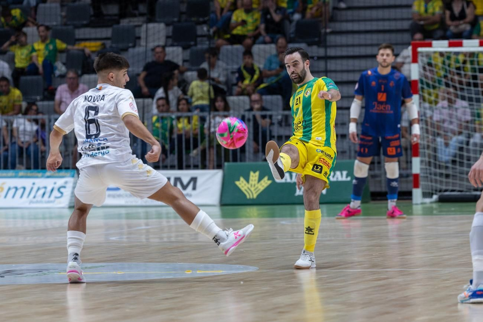 Las mejores imágenes de la amplia victoria del Jaén Paraíso Interior FS sobre O Parrulo Ferrol