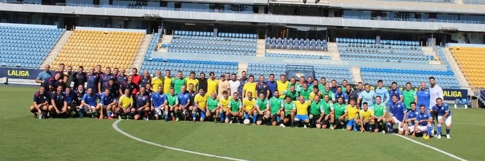 Foto de familia de los participantes Foto de familia de los participantes
