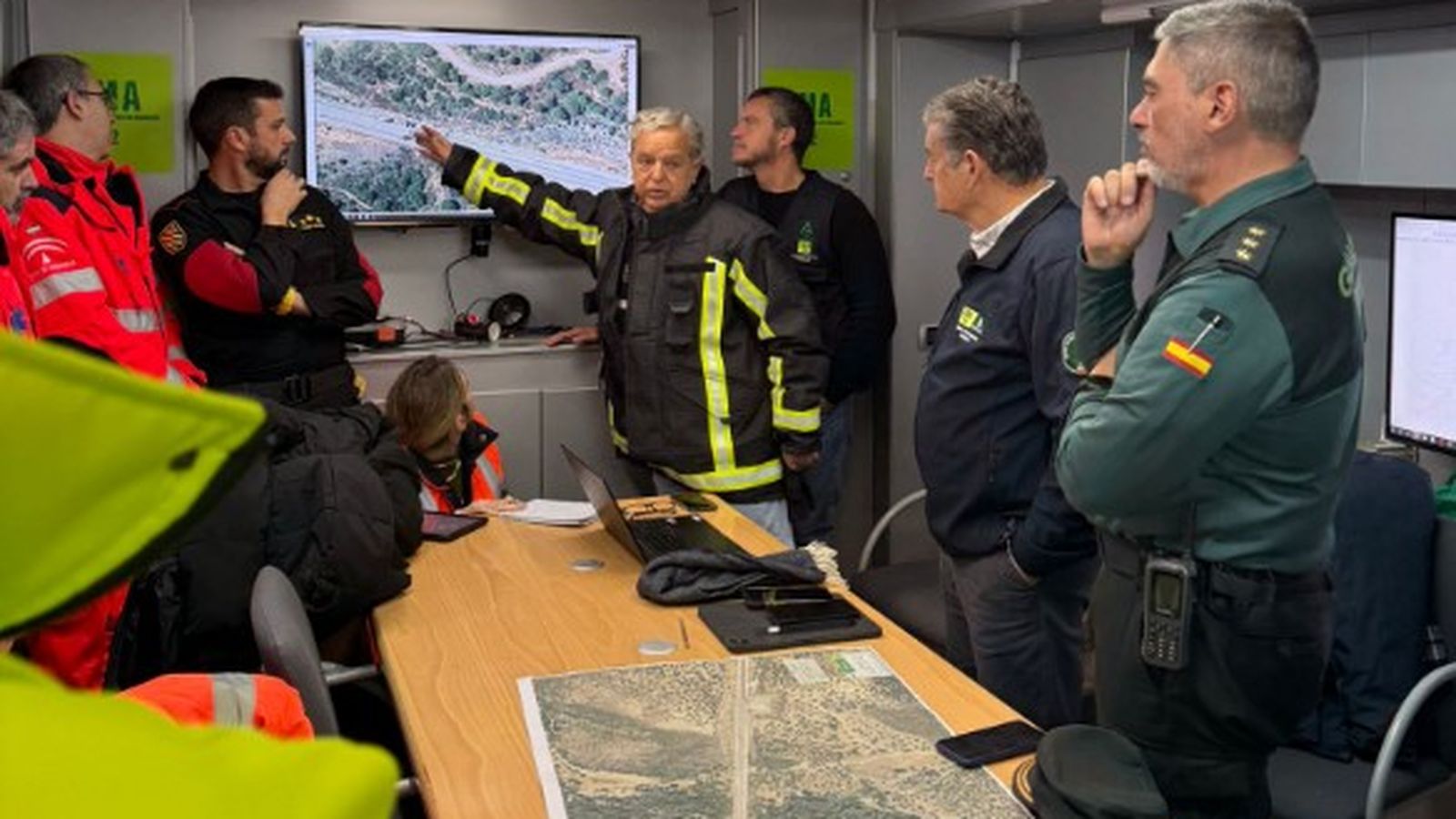 Salvador Fuentes, en el puesto de mando avanzado de Adamuz.