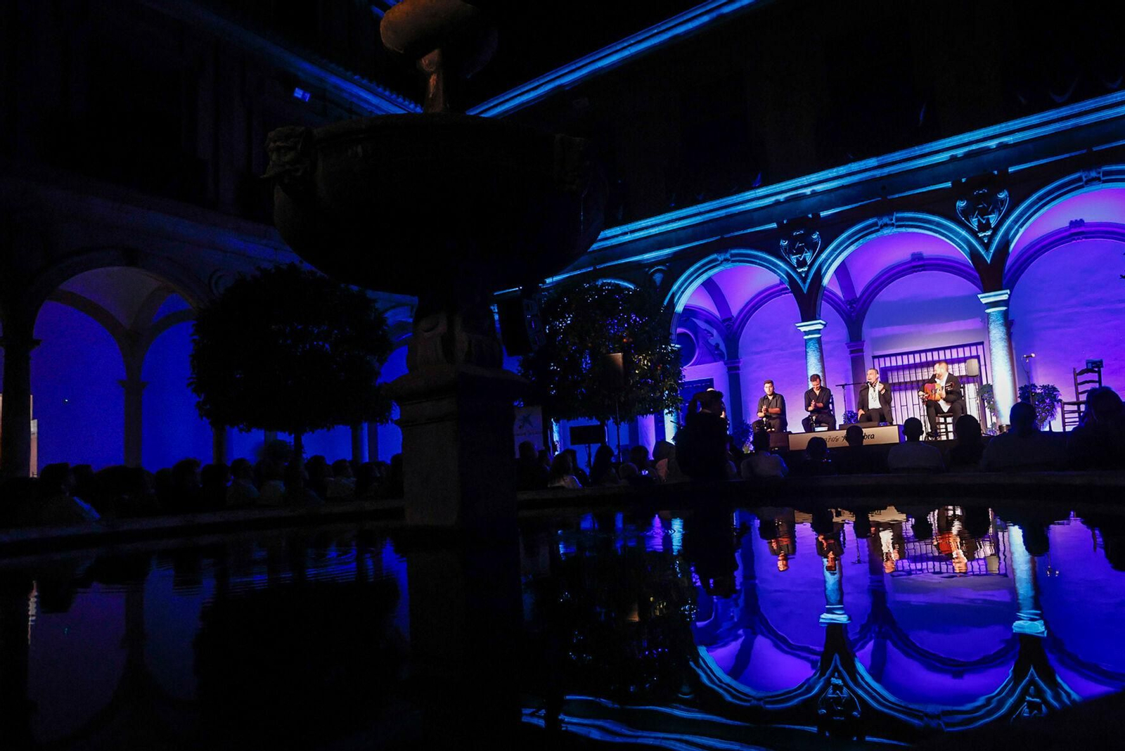 Pedro el Granaíno hace vibrar la Abadía del Sacromonte durante I Bienal de Flamenco de Granada: en imágenes