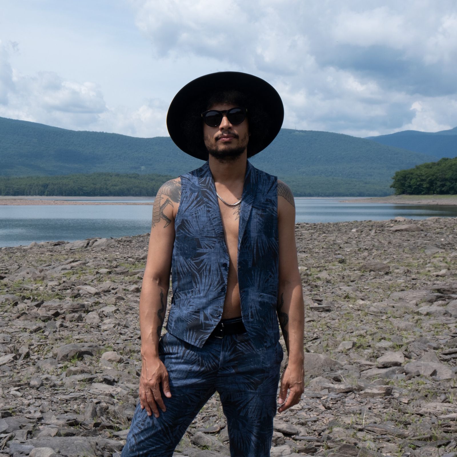 El vocalista y guitarrista José James abre mañana el Festival de Jazz.