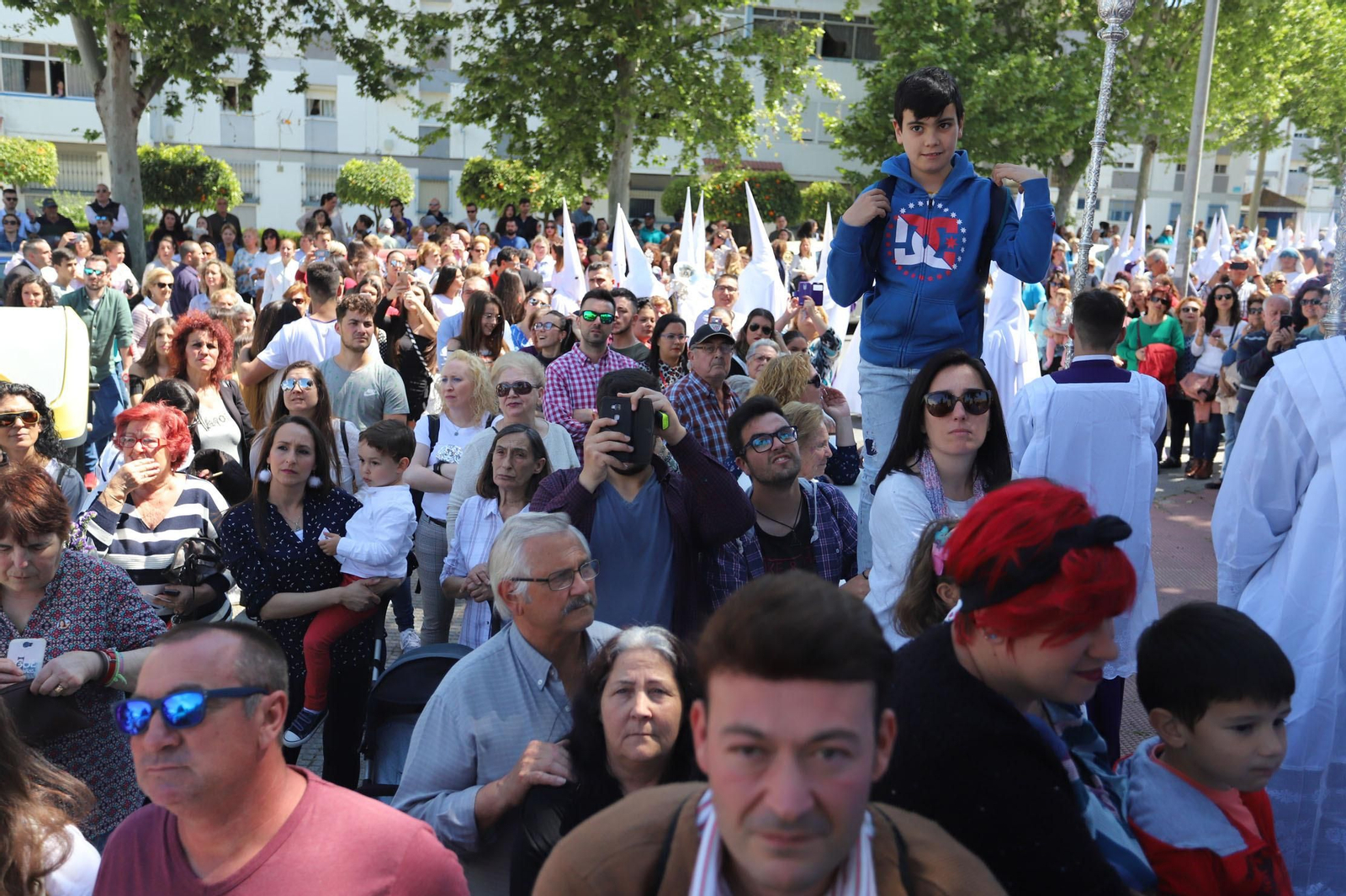 Imágenes del recorrido de la Hermandad del Cristo Cautivo de Huelva