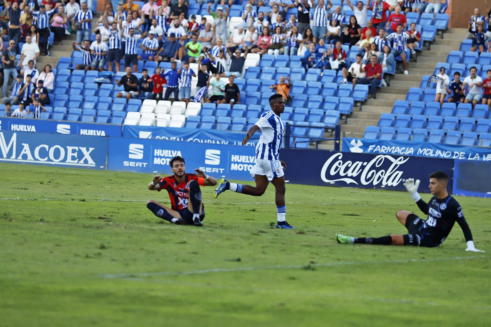 Imágenes del partido entre el Recreativo de Huelva y Yeclano