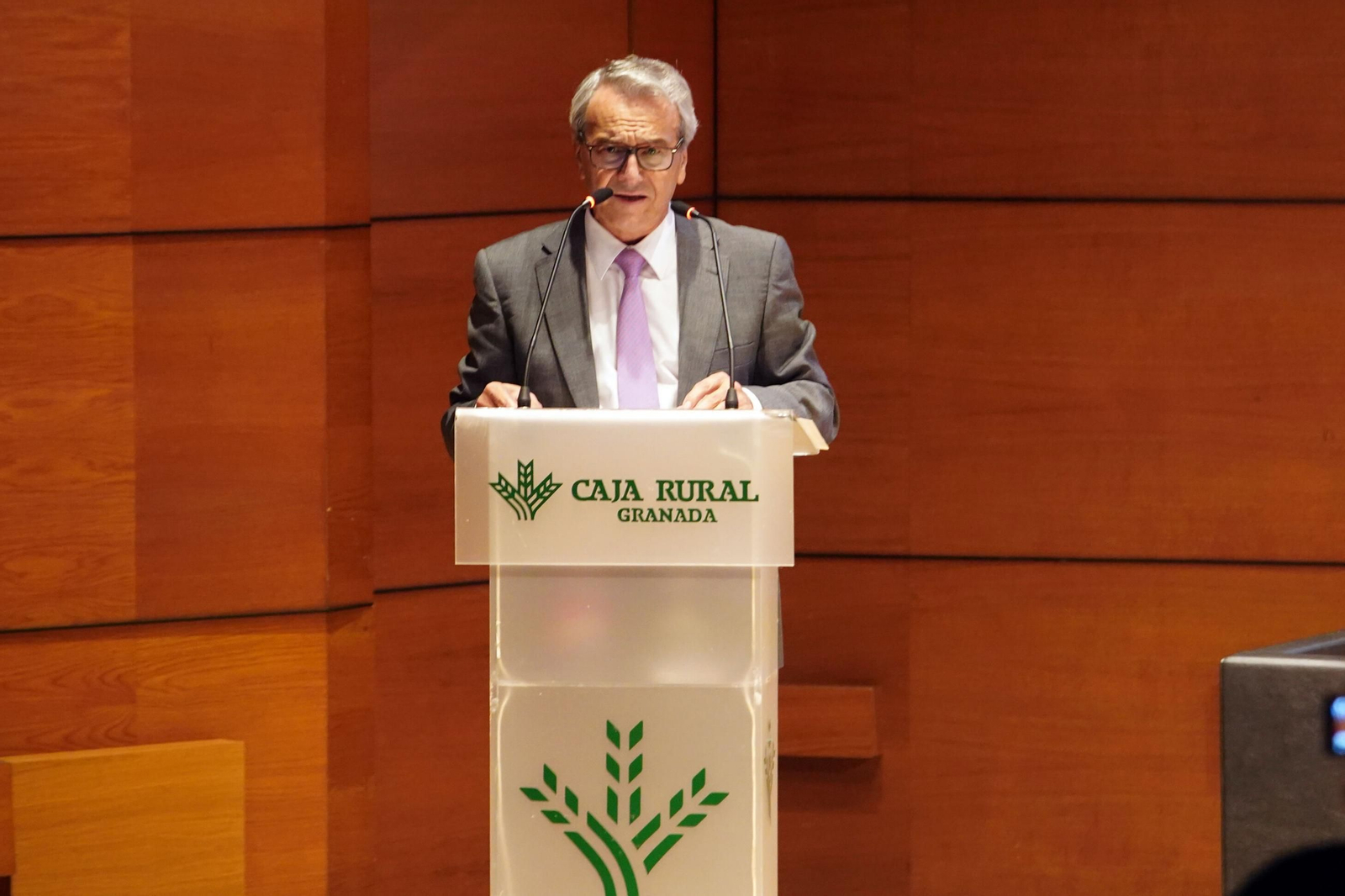 Galería | Así ha sido galardonada Mercedes Ricote con el premio Ciencias de la Salud Fundación Caja Rural Granada