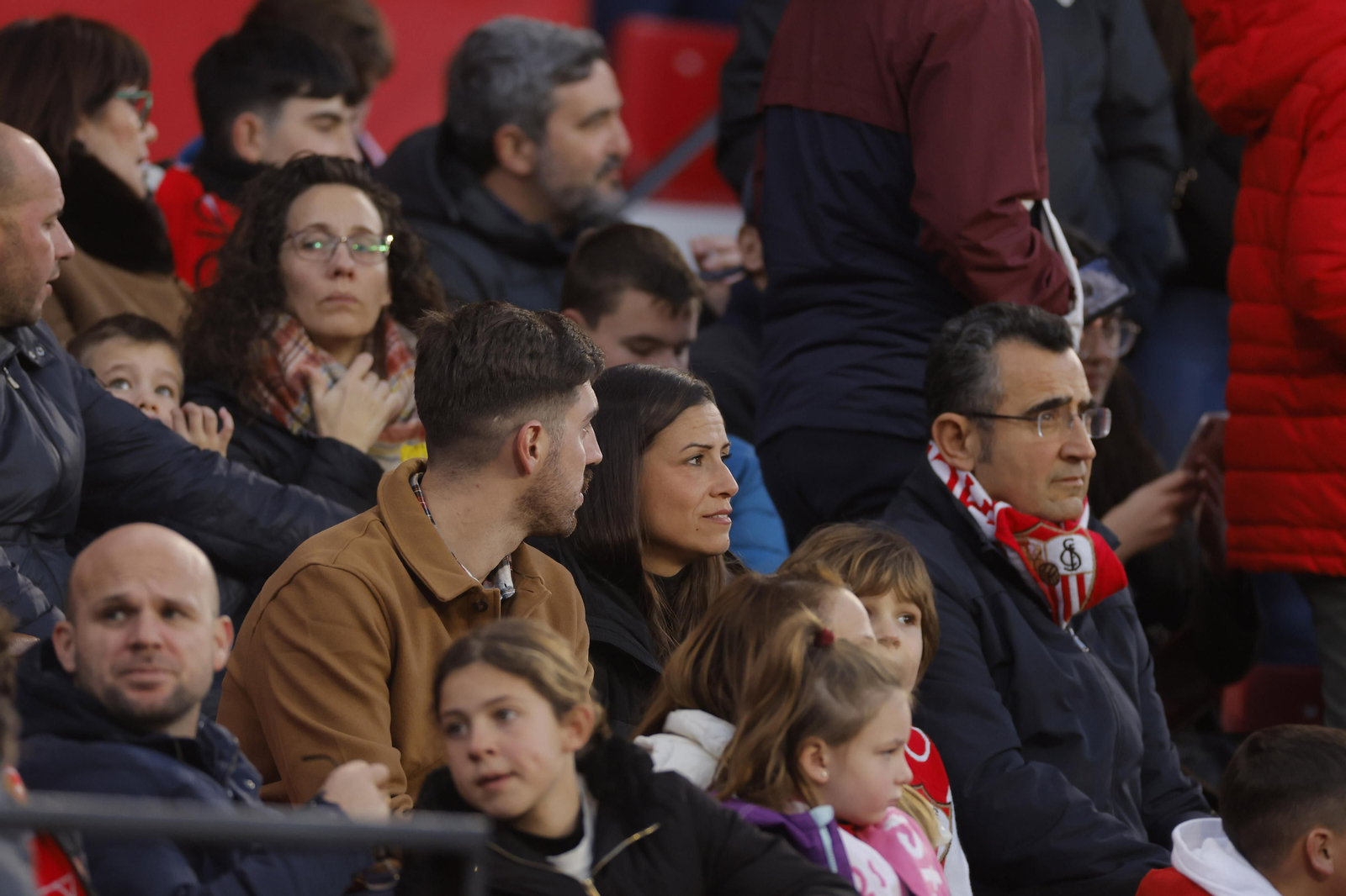 Búscate en las fotos del Sevilla-Elche