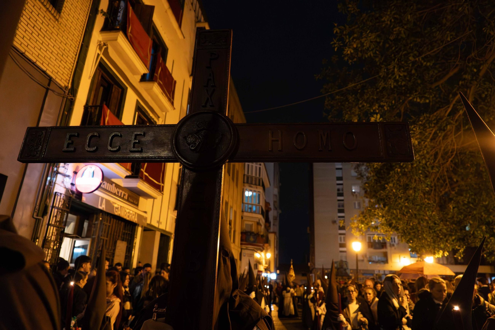 Martes Santo: Imágenes de la procesión de La Sentencia