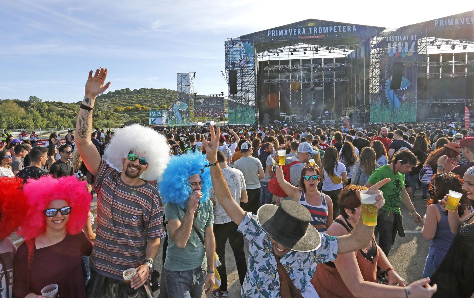 Imagen del ambiente del viernes en el circuito durante las primeras actuaciones del festival.
