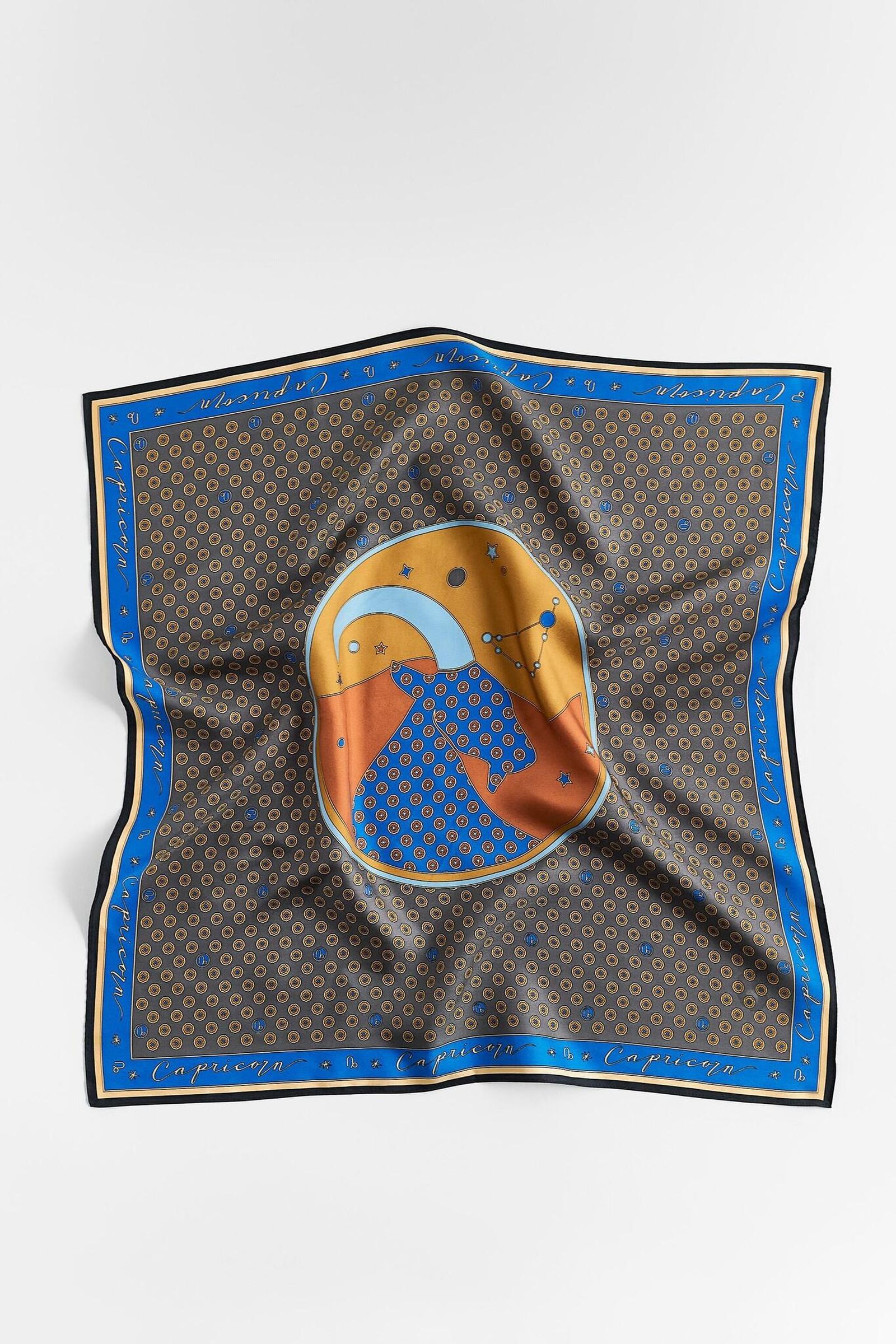 Pañuelo de capricornio de la colección de Zara.