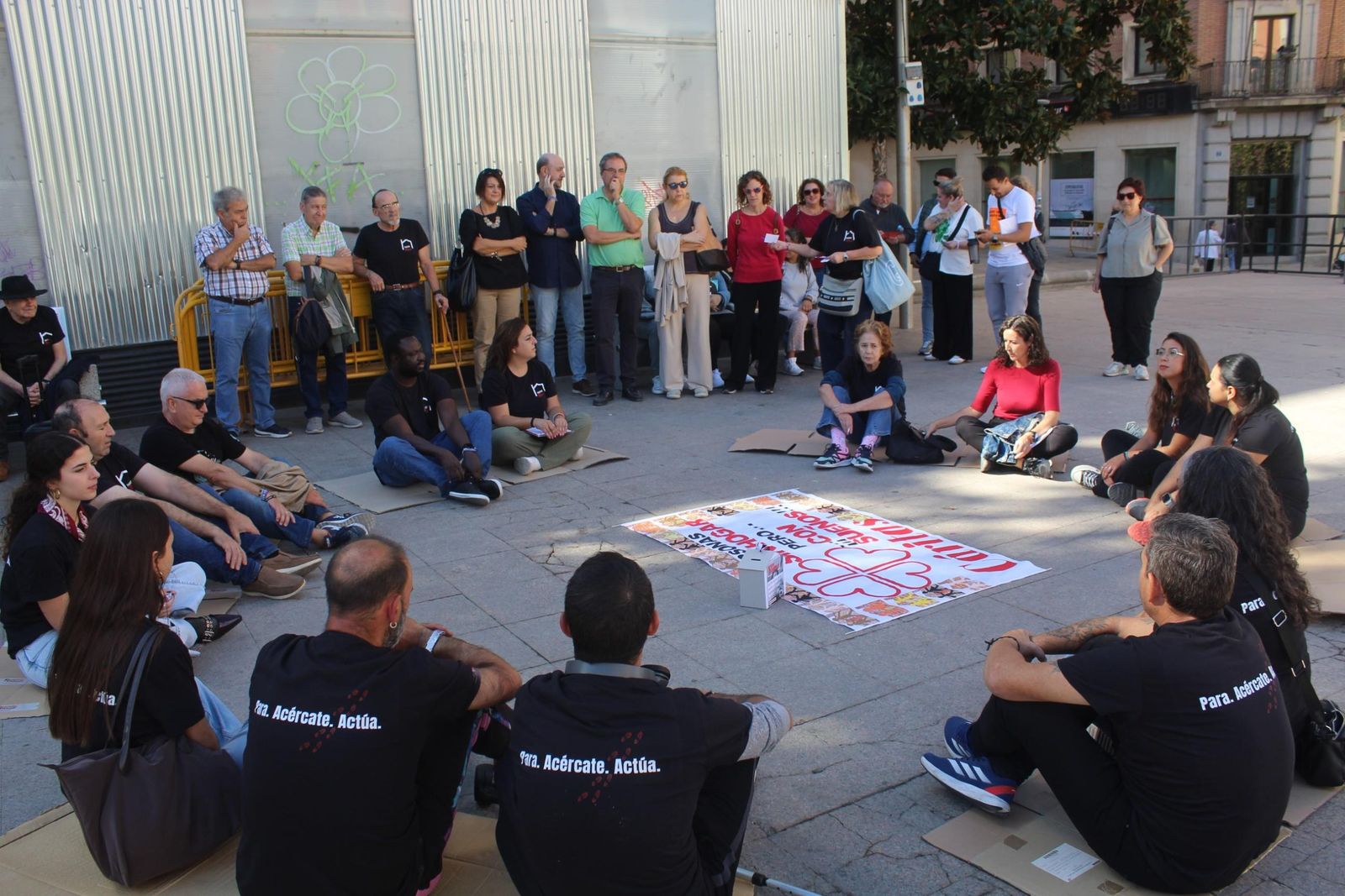 Concentración de Cáritas en defensa de las personas sin hogar.