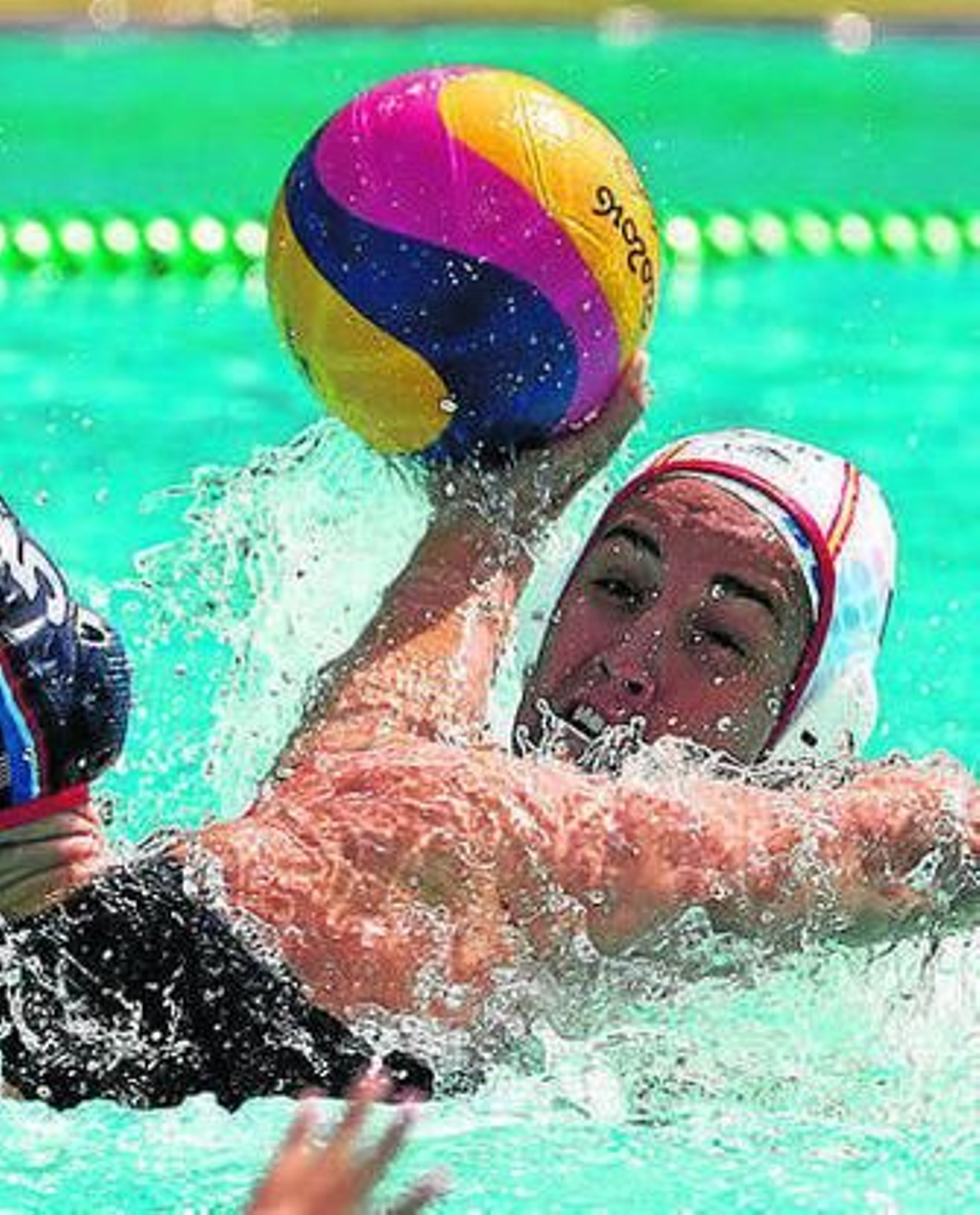 Anna Espar intenta un lanzamiento.