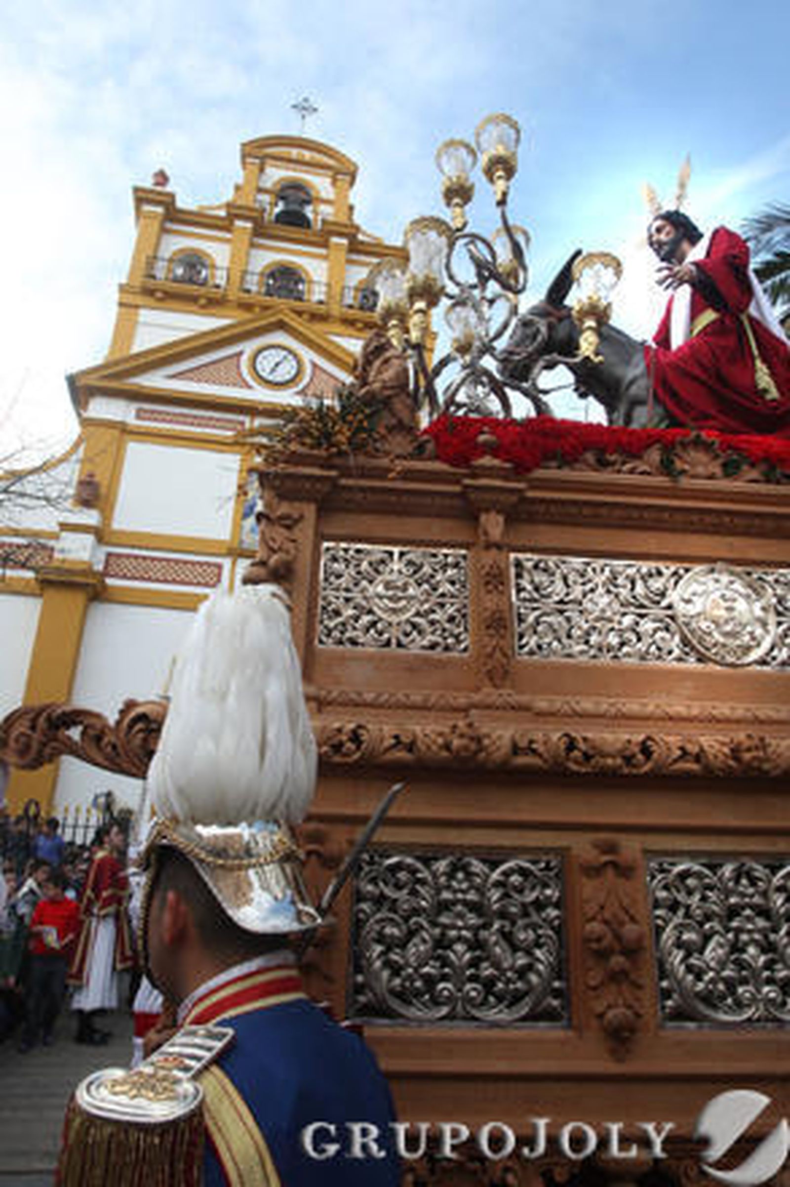 El sol acompañó al Cristo en el primer día de Semana Santa./Paco Guerrero