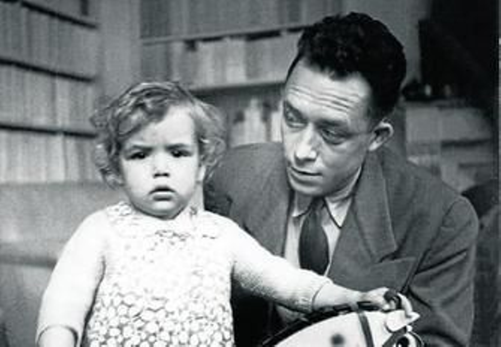 Fotografía facilitada por Plataforma Editorial de Albert Camus y su hija Catherine.