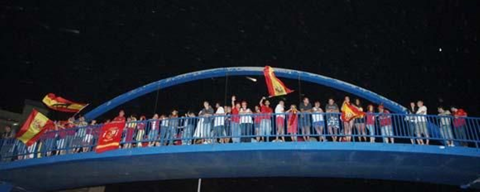 Nadie se quedó en casa para celebrar el triunfo de la selección en Sudáfrica

Foto: Paco Guerrero/Vanessa Perez
