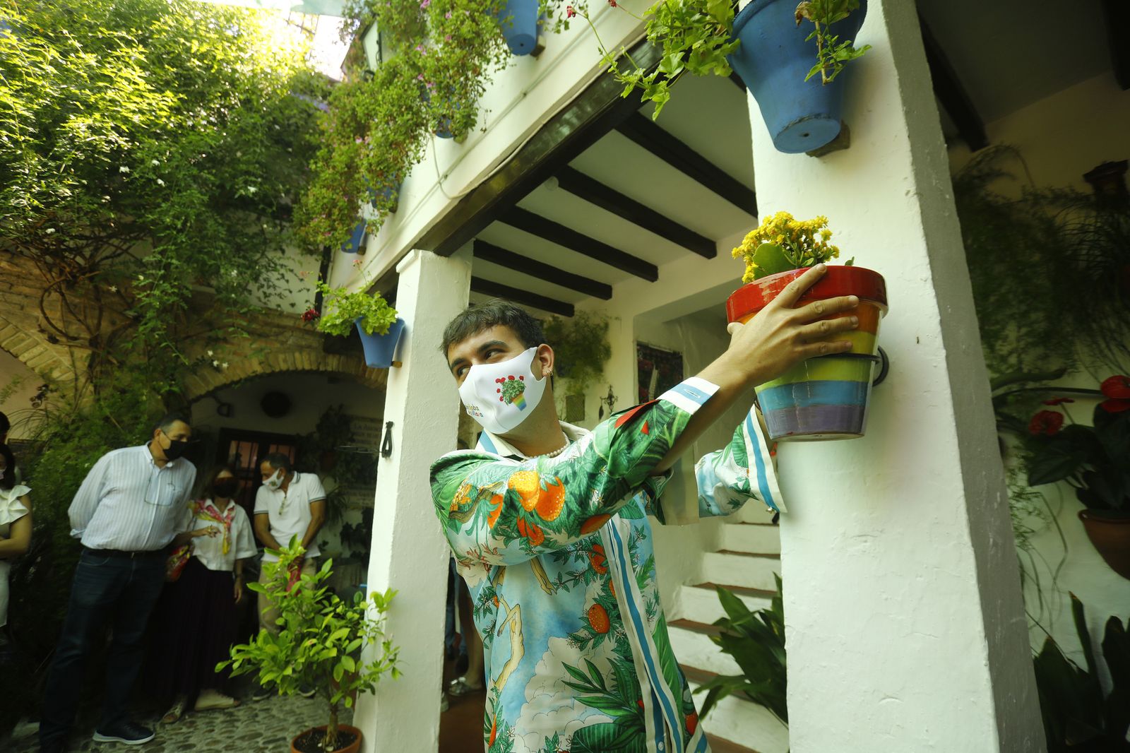La visita de Lorenzo Caprile y Palomo Spain a los Patios de Córdoba, en imágenes