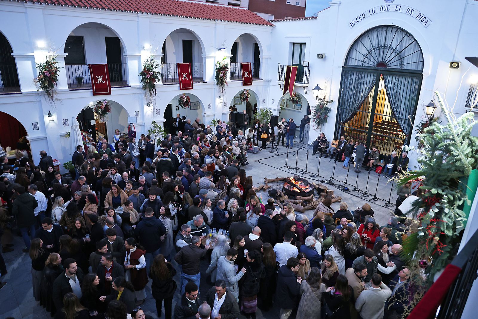 Imágenes de la Zambombaen la Hermandad del Rocío de Huelva