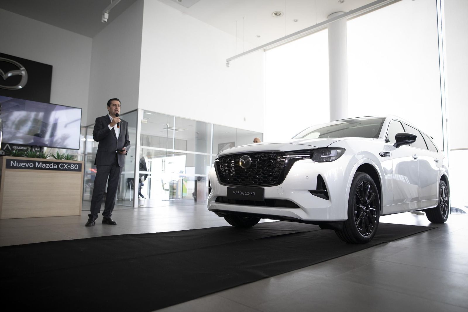 El nuevo modelo CX-80 presenta un diseño tecnológico y sostenible. El nuevo modelo CX-80 presenta un diseño tecnológico y sostenible.