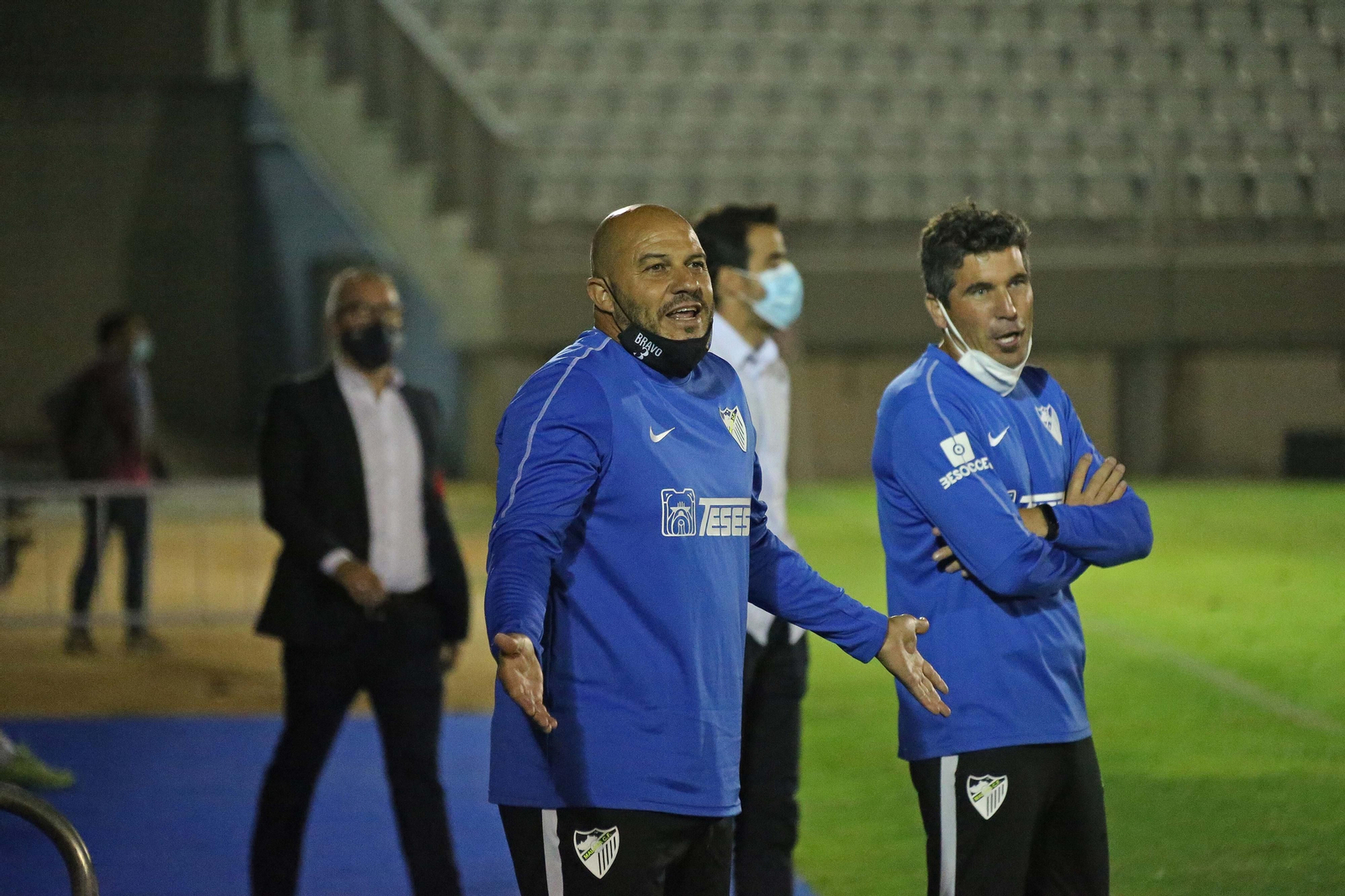 Bravo y Funes, técnicos del Malagueño, en un amistoso.