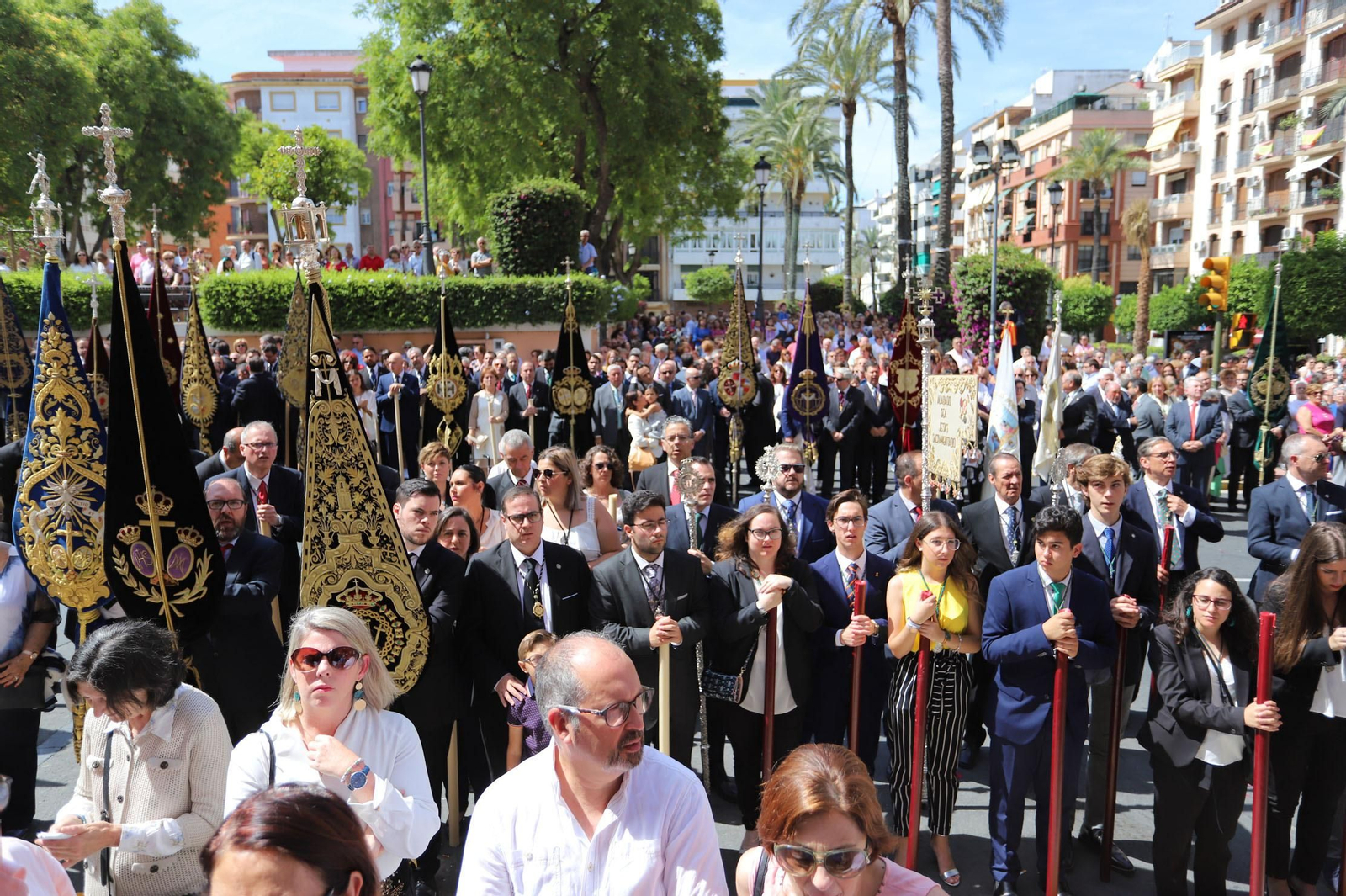 Imágenes del Corpus Christi recorriendo las calles de Huelva