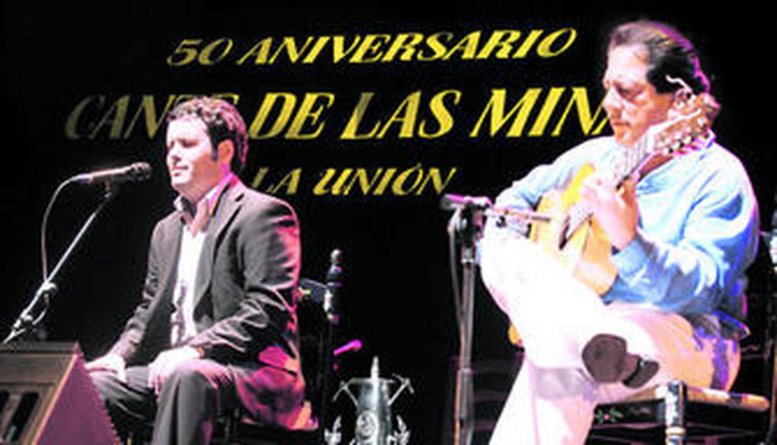 Miguel Ortega, que ve el reconocimiento obtenido como "la culminación de un sueño", en un momento del concierto que ofreció en La Unión.