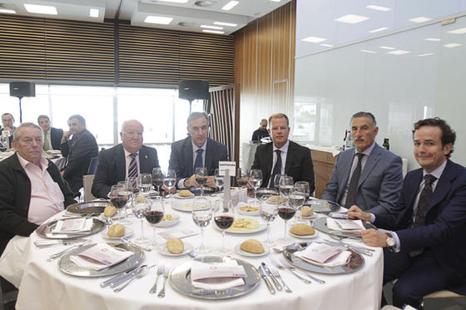 Juan Francisco Campos, Fernando Lepiani Sánchez, Fernando García Navarro, el cónsul de Bélgica, Stefan De Clerck, Manuel Gómez Muñoz y Nacho Díez. 

Foto: Julio Gonzalez, Lourdes de Vicente y Joaquin Pino