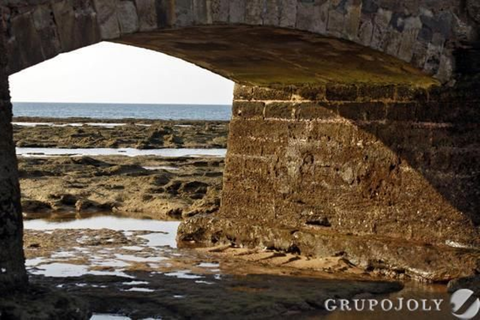 Imágenes del momento de una espectacular bajamar en las playas de Cádiz.

Foto: Jesus Marin