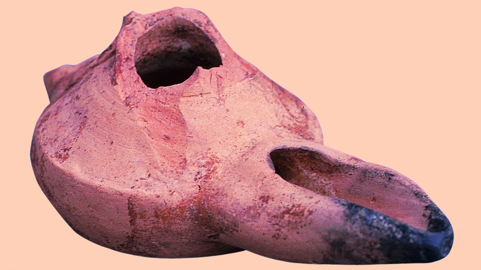 Candil de piquera, de  los siglos IX o X, hallado en la calle General Castaños de Algeciras (Museo Municipal).