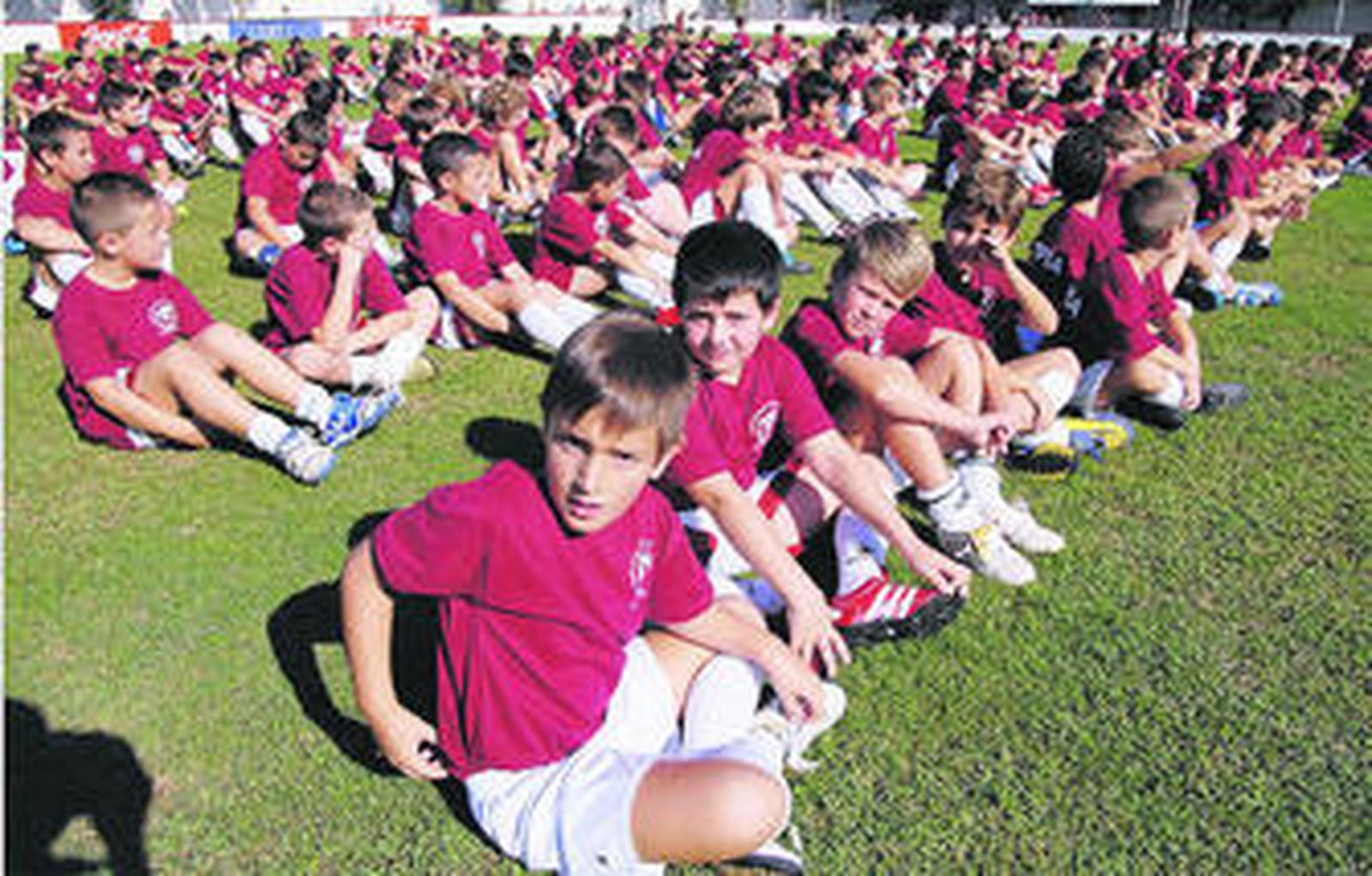 Imagen de la presentación de los equipos de la Escuela, el domingo en el Municipal.
