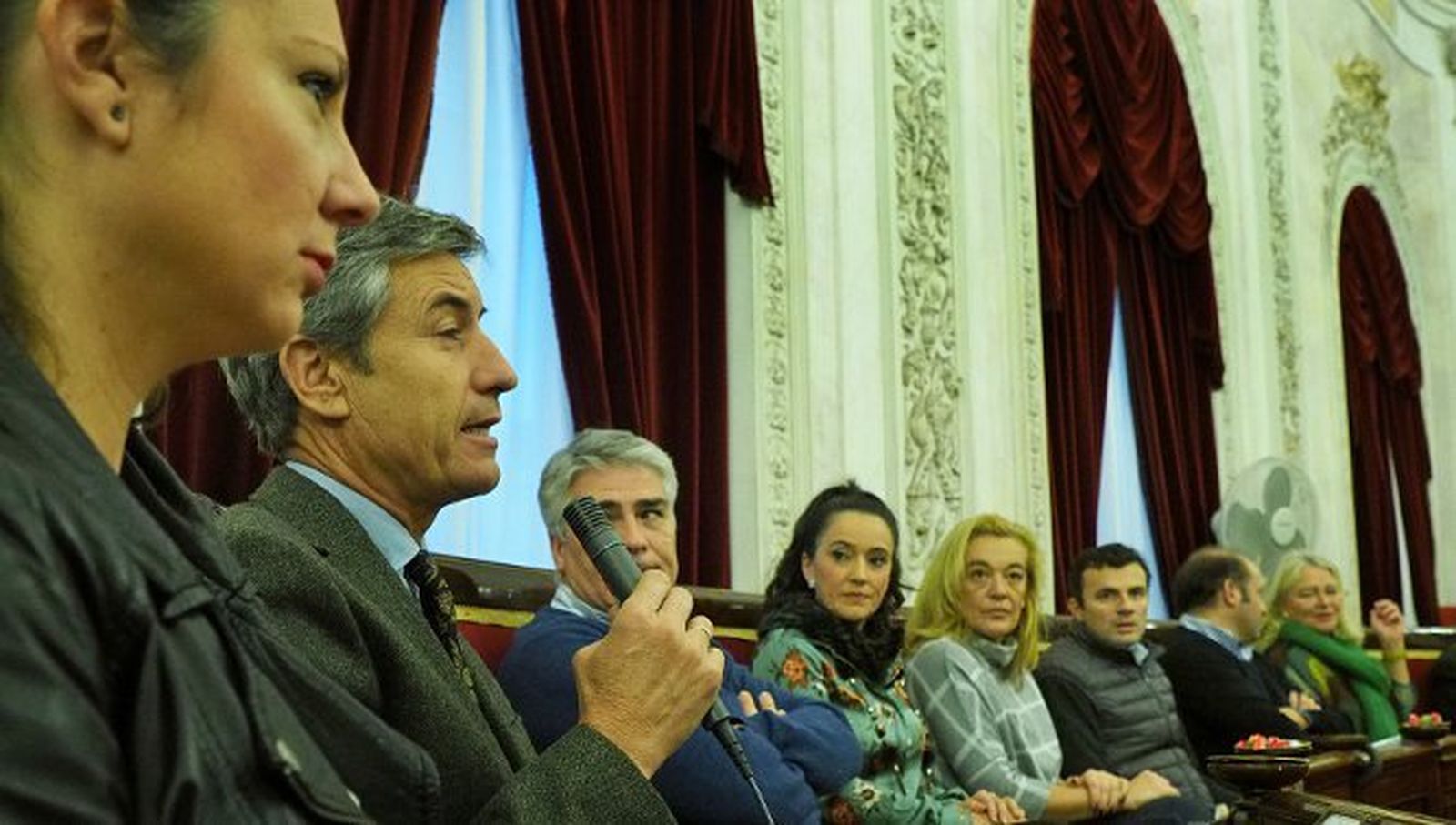 Concejales de Ciudadanos y del PP, en un pleno del Ayuntamiento.