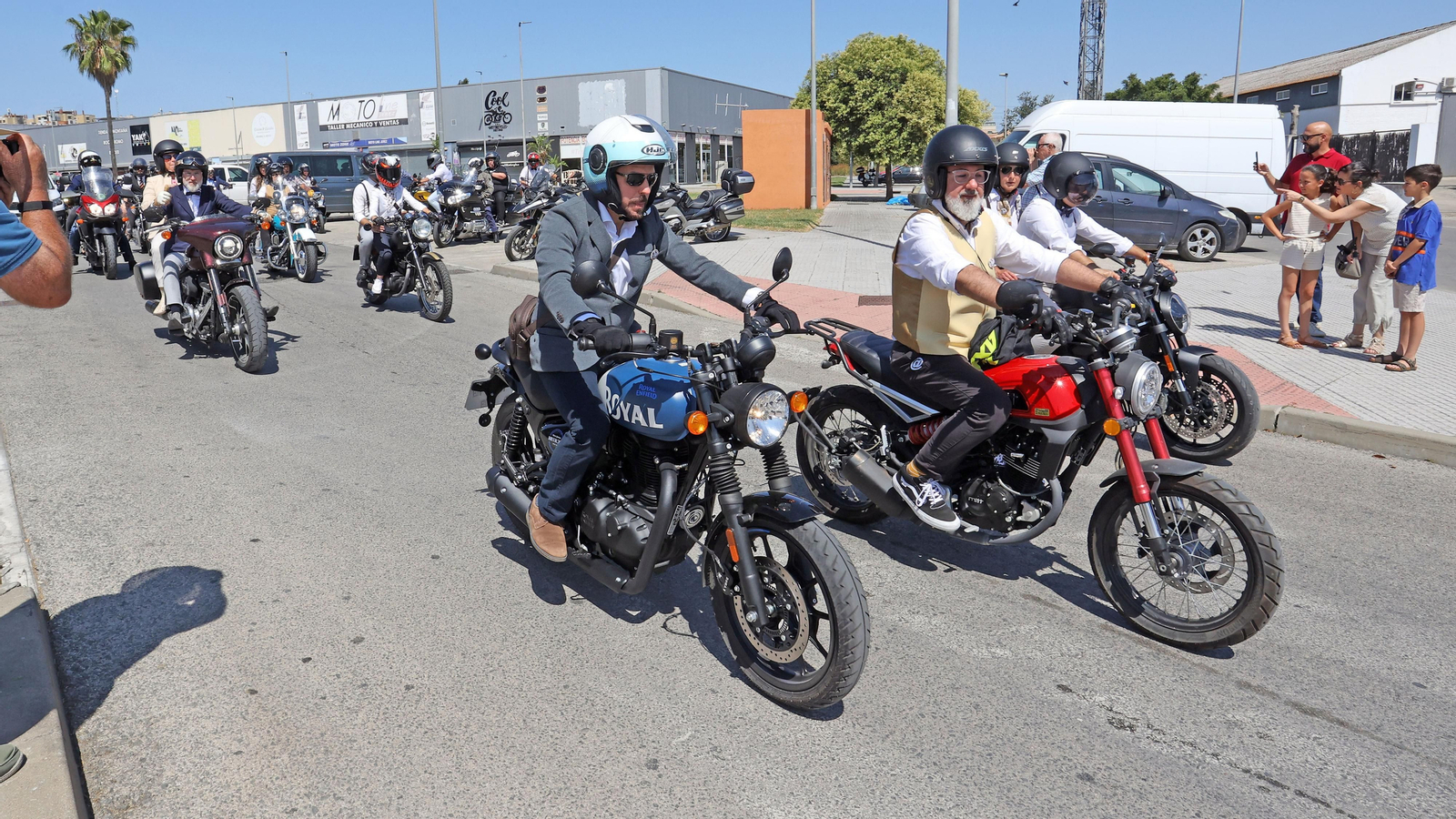 Búscate en el evento motero solidario "The Distinguished Gentleman´s Ride" en Jerez