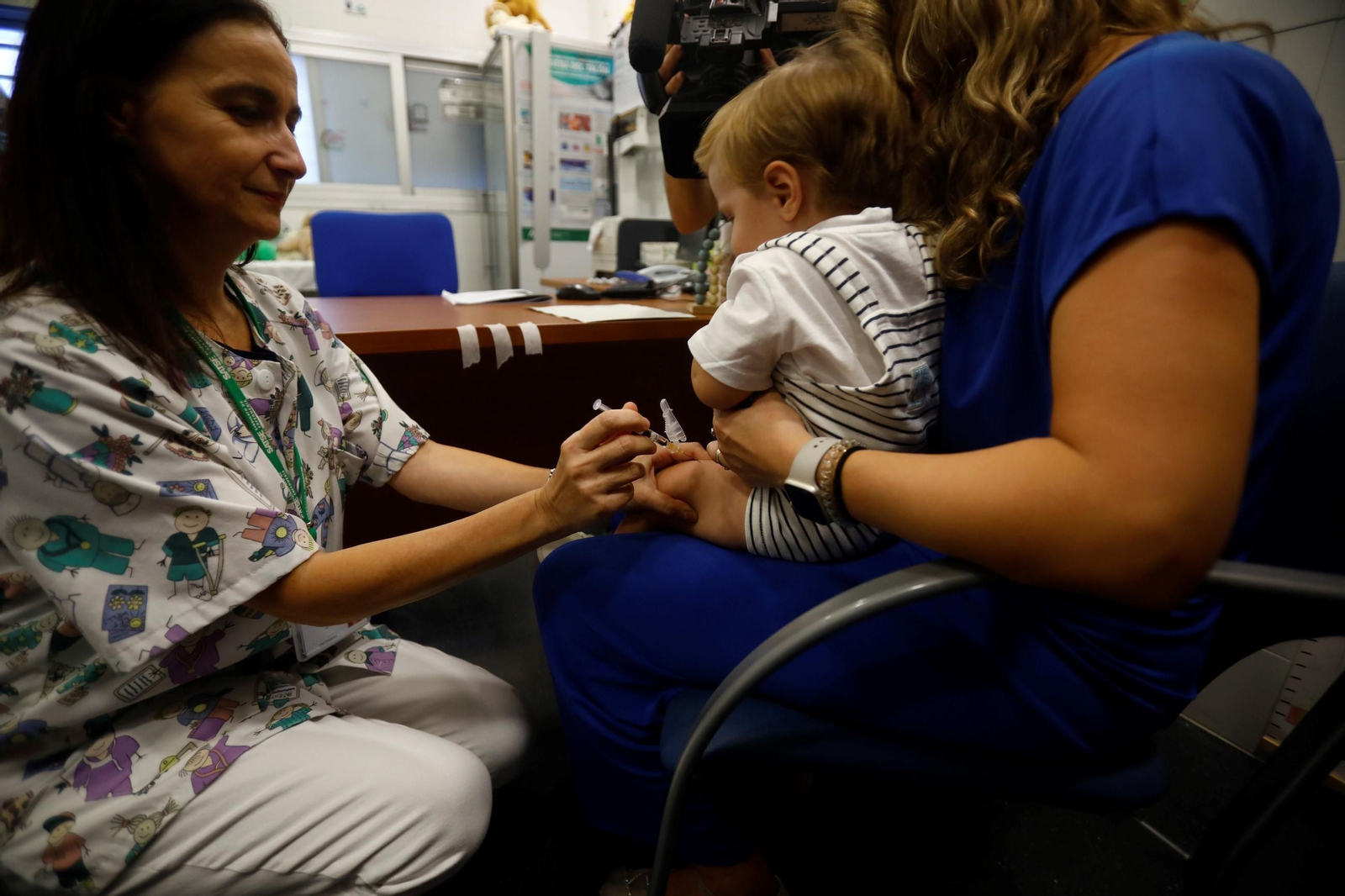 El inicio de la campaña de vacunación contra la gripe, en imágenes