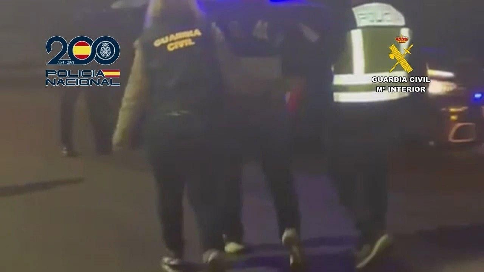Momento de uno de los arrestos practicados durante la operación.