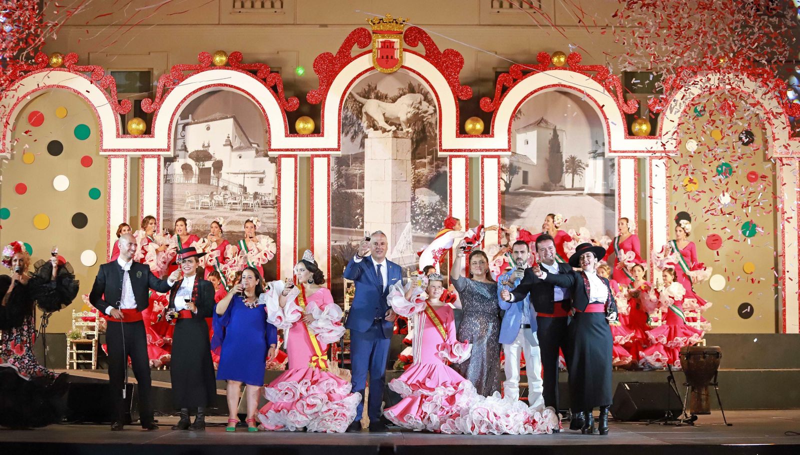 Las reinas y las autoridades municipales brindan por la Feria Real de 2019