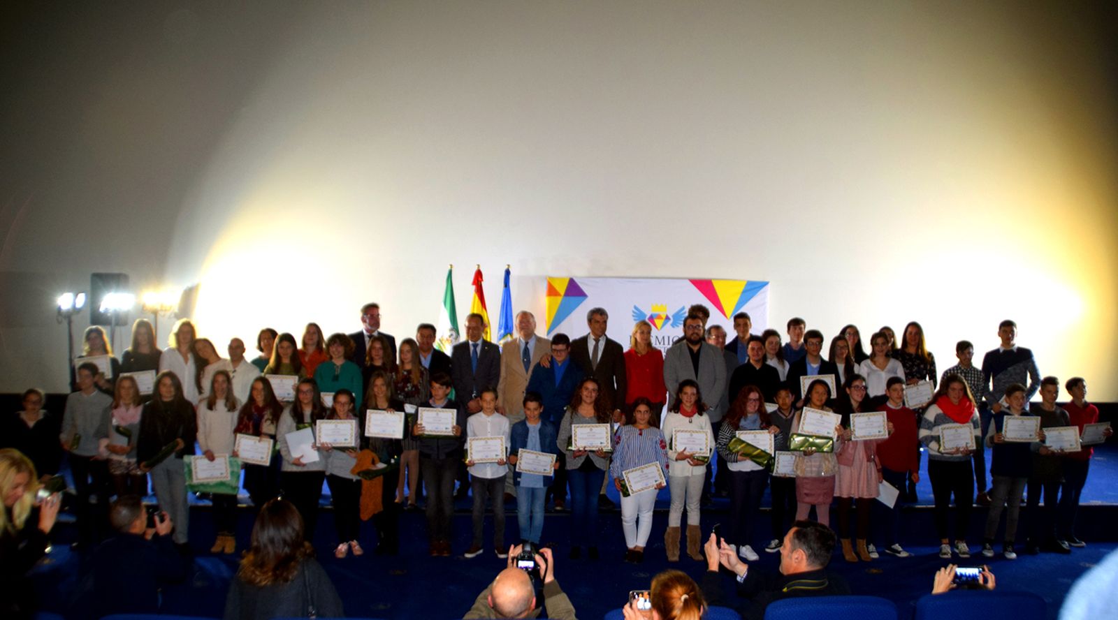 Foto de familia con todos los galardonados.