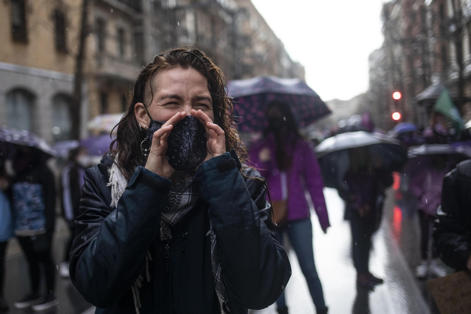 Las mejores imágenes de la manifestación feminista del 8M en Granada este 2021