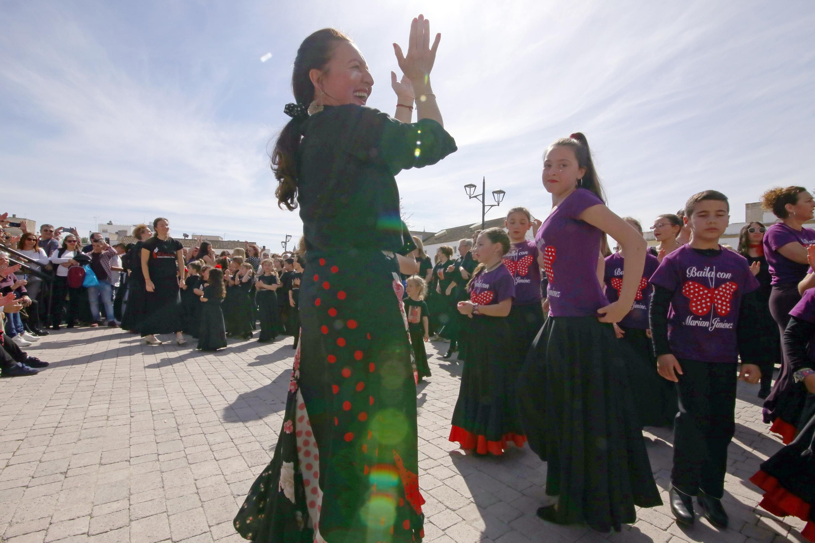 Himno Andaluz a guitarra y flashmob flamenco por el día de Andalucía