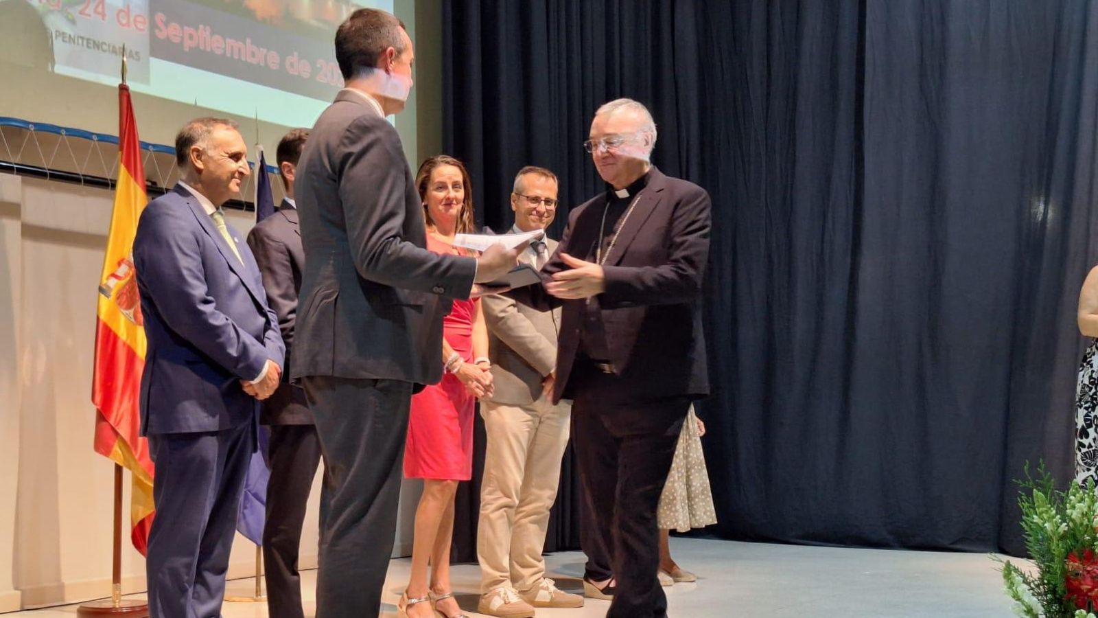 El obispo recogió la medalla a la Diócesis de Almería