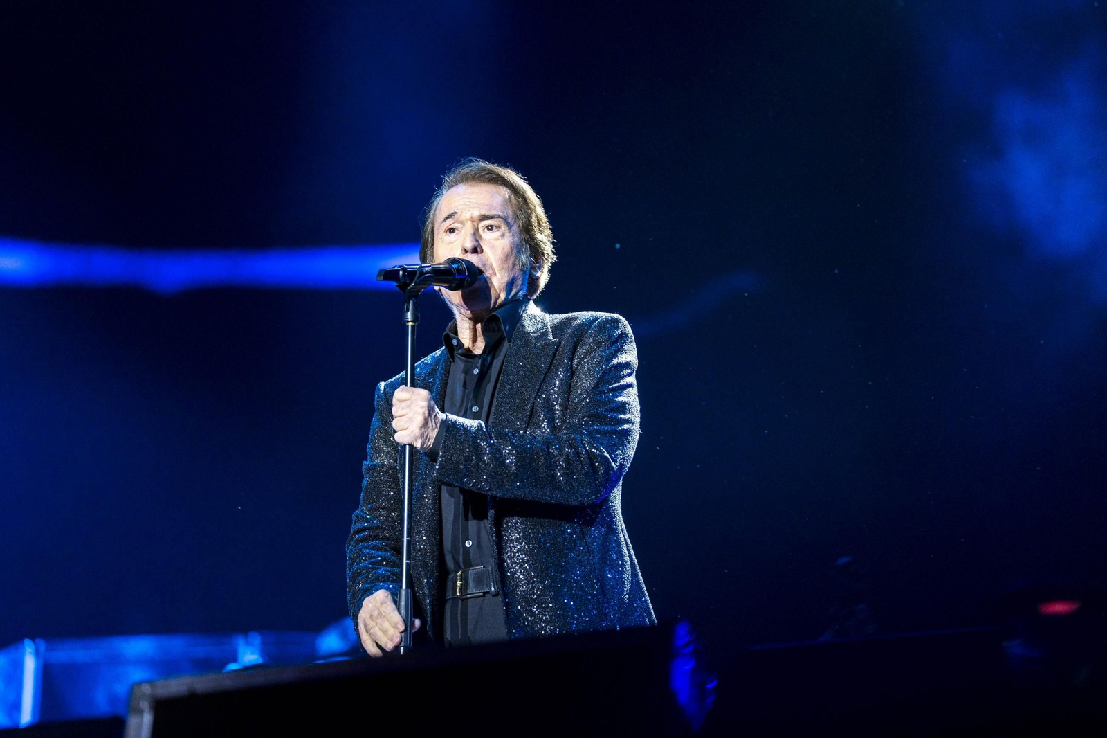 Las mejores imágenes del concierto de Raphael en la plaza de toros de Almería