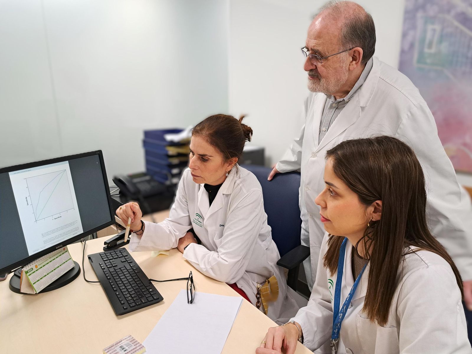 De izquierda a derecha, los investigadores Elisa Cordero, Jerónimo Pachón y Carmen Infante.