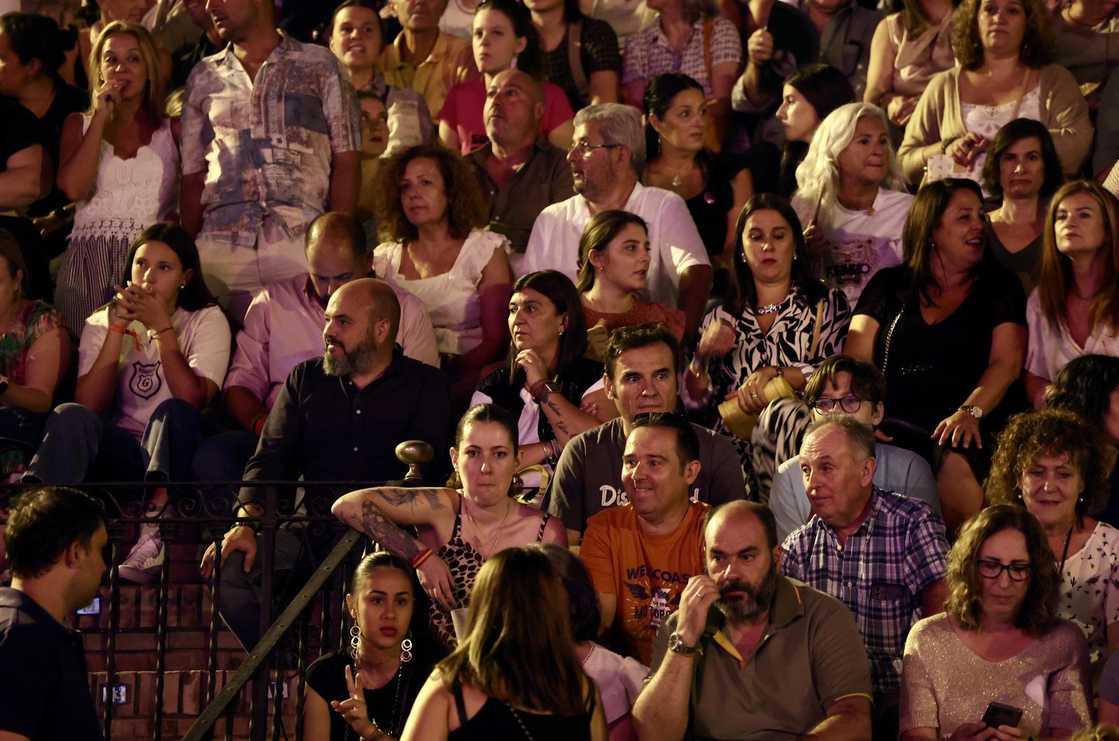 Búscate en el concierto de Hombres G