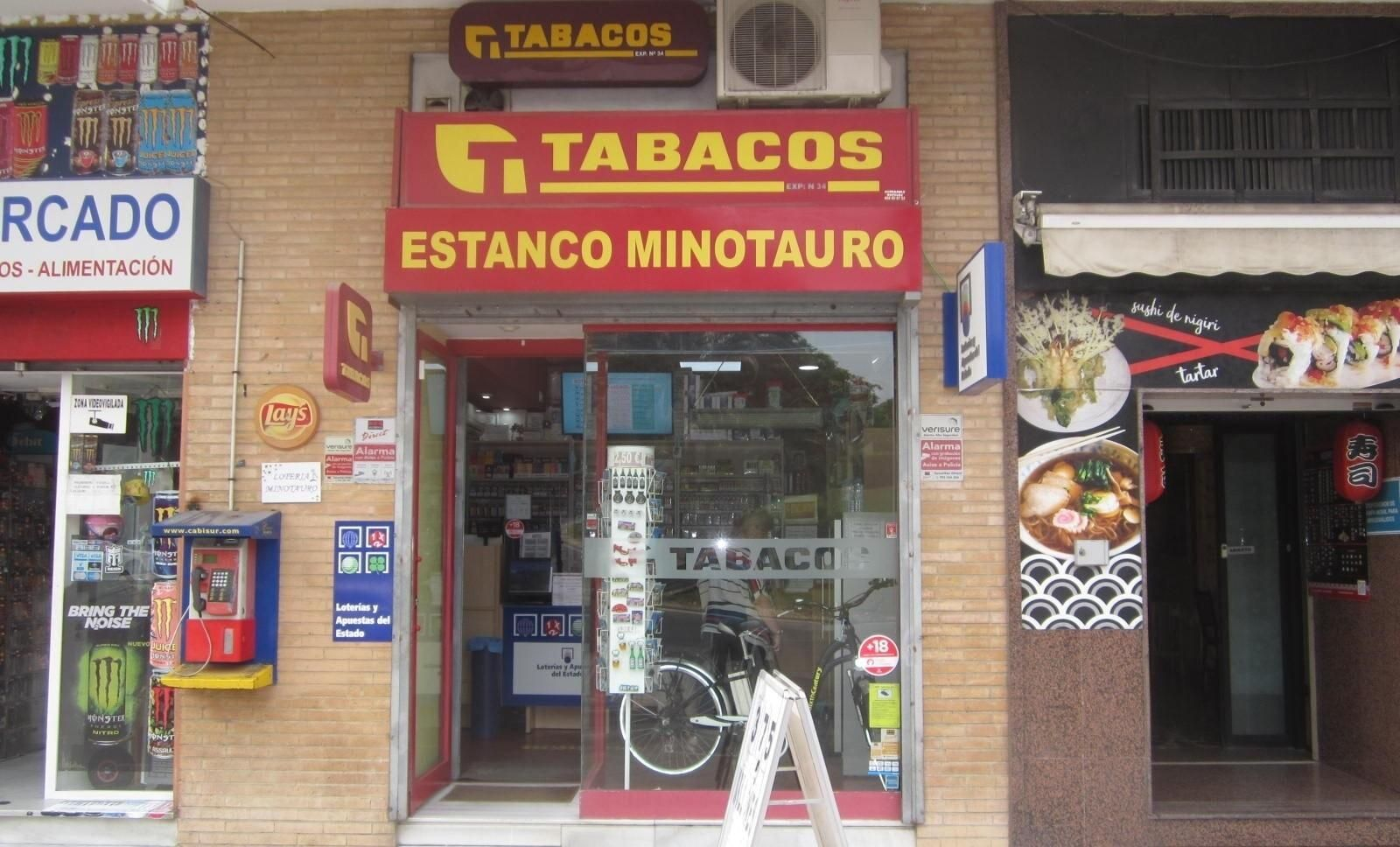 Imagen del estanco Minotauro en la calle Cartuja.